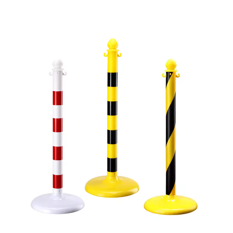 39″ Water Filled Base Plastic Safety Chain Link Posts & Reflective Warning Posts